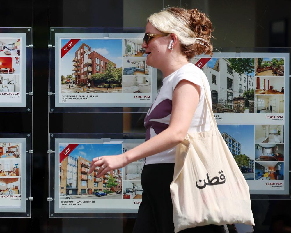 UK House Price Growth Halves as Mortgage Rates Rise