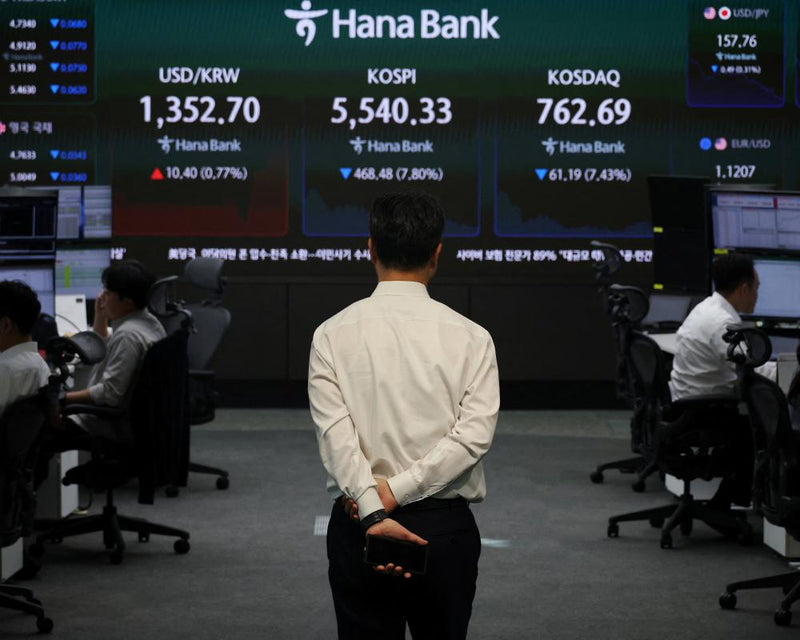 Tech Stock Sell-Off Deepens as Markets Await UK GDP Report