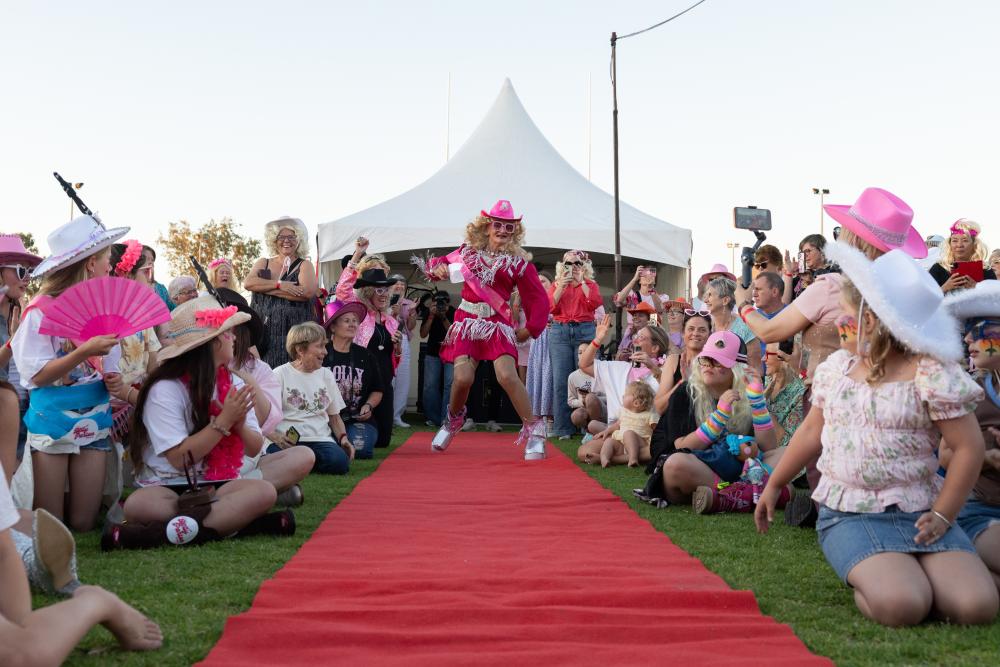 Dollywood Down Under: Dolly Parton Festival in Narromine