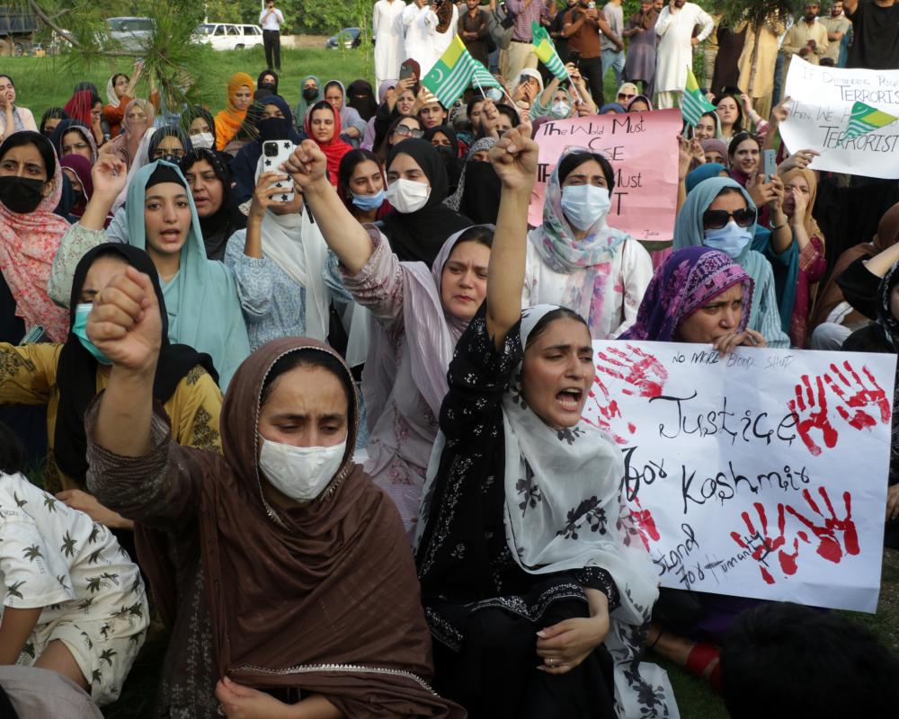 Pakistan Bans International Media Reporting in Most Regions