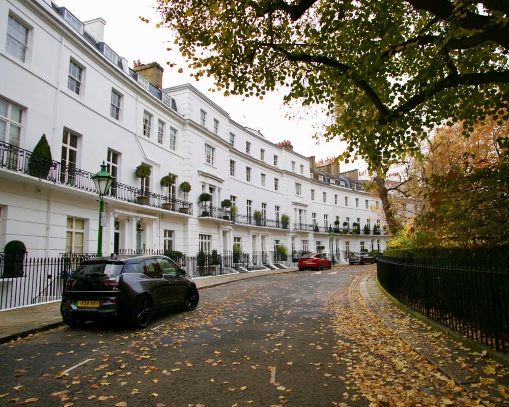 London Mansions Struggle to Sell as Luxury Property Prices Drop