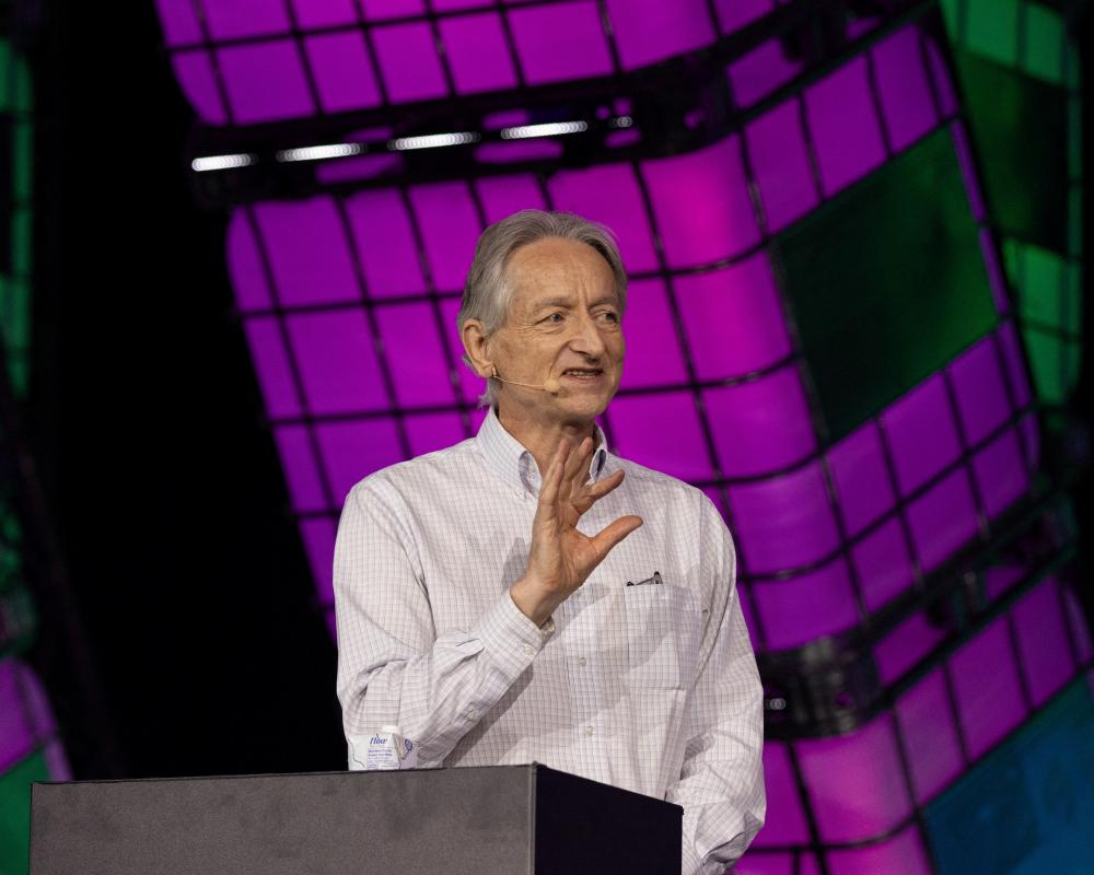 AI Godfathers Warn of Runaway Intelligence Explosion