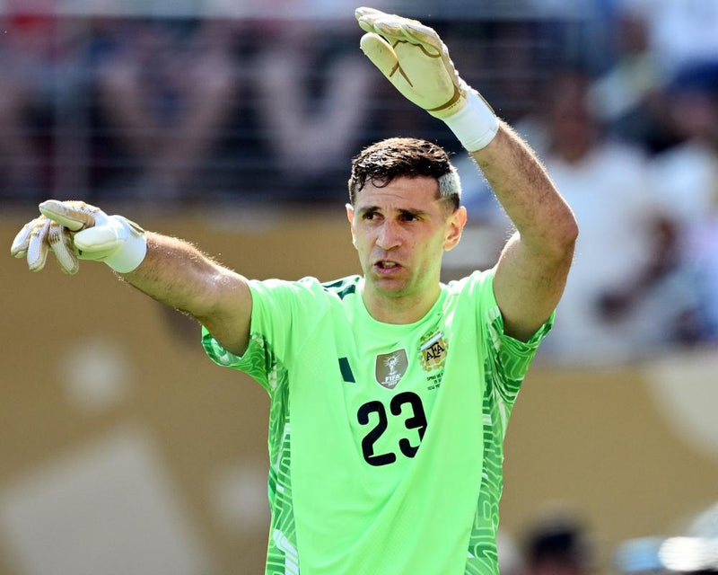 Chelsea in Talks to Sign Emiliano Martínez as Goalkeeper Solution