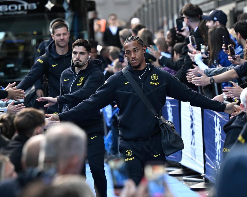 Football Live: Chelsea v Bournemouth, Sunderland v Brighton