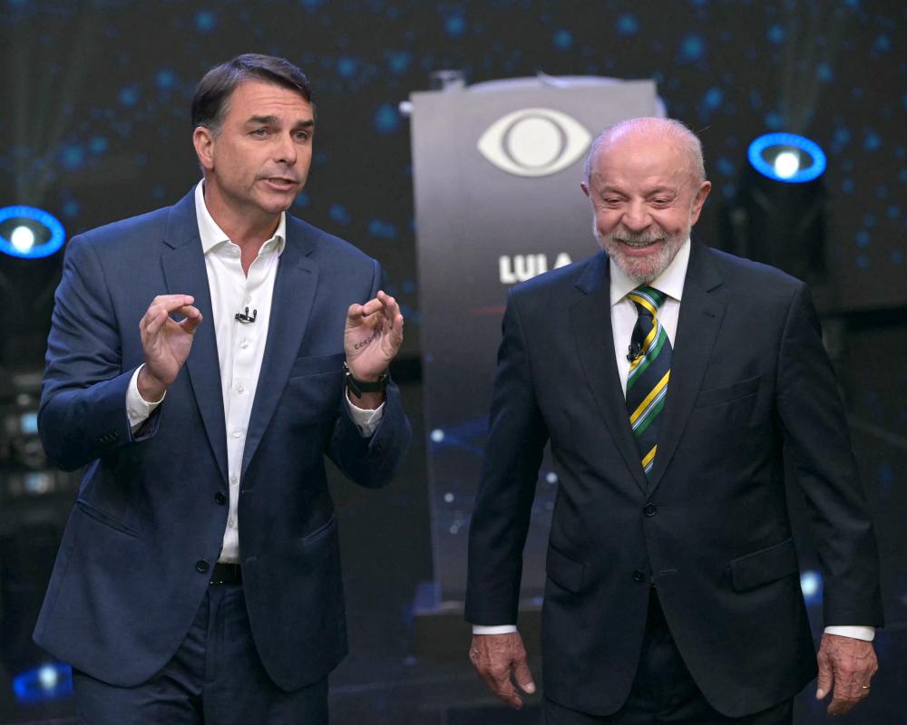 Brazil Runoff: Flávio Bolsonaro Narrowly Leads Lula as Polls Close