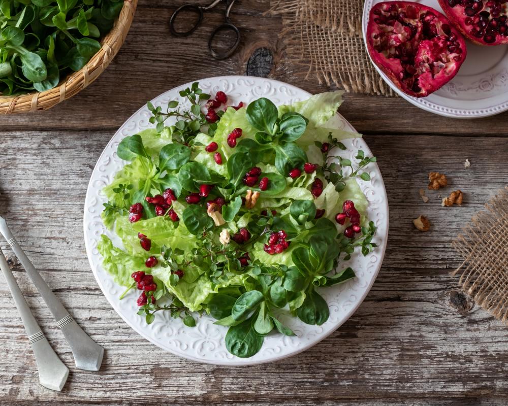10 of the Tastiest Edible Garden Weeds for Your Kitchen