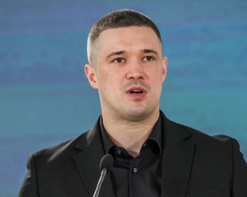Ukraine's Dismissed Defence Minister Calls for Wartime Election