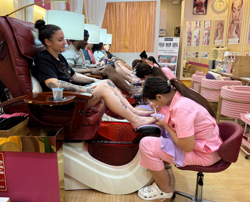 USS Abraham Lincoln Sailors Enjoy Pattaya Pedicures After 286 Days