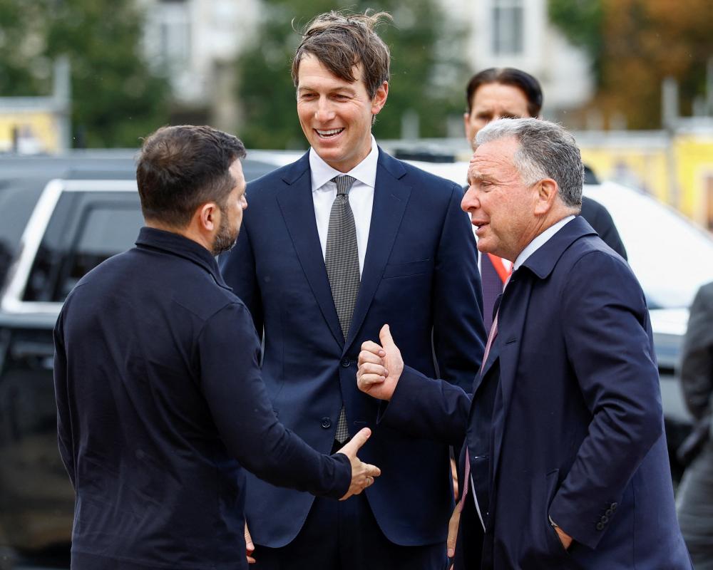 US Envoys Kushner and Witkoff Push for Ukraine Peace Talks