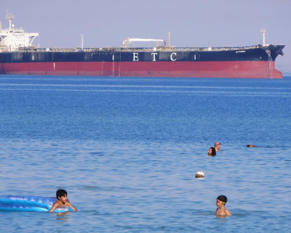 Oil Prices Surge on US-Iran Ceasefire Expiry and Oman Threat