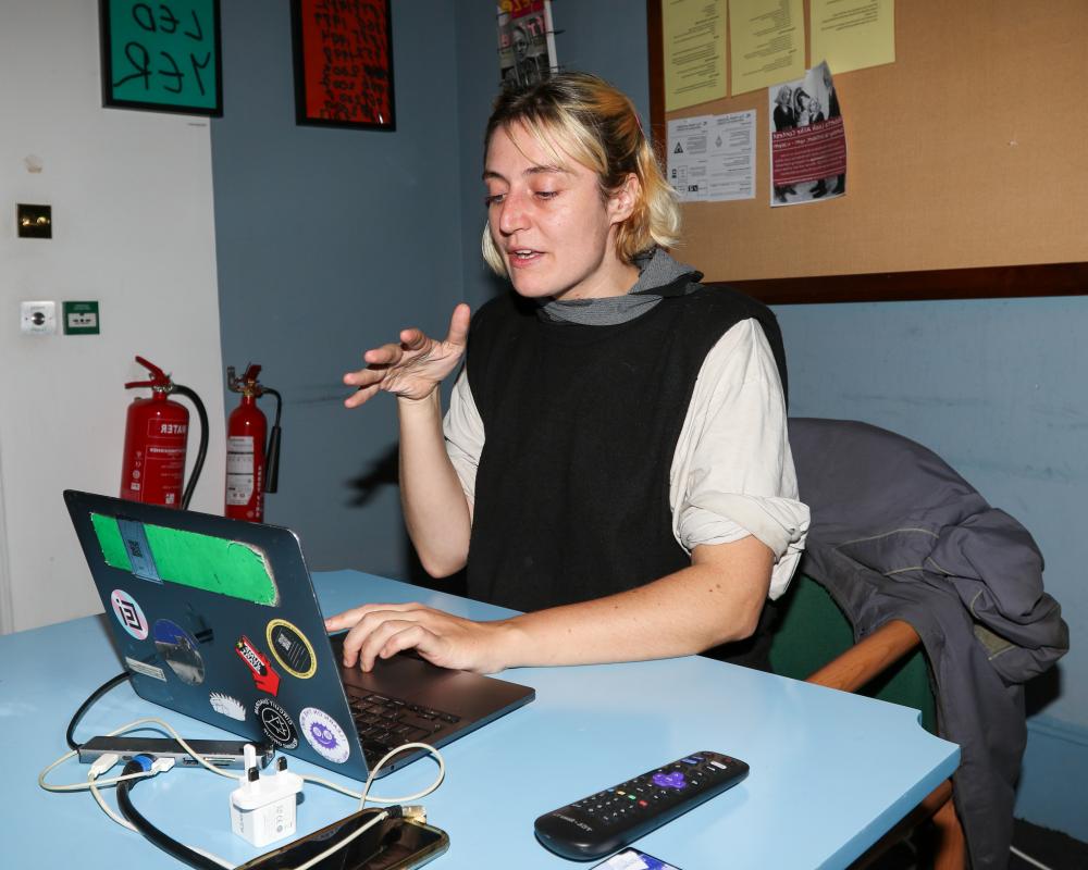 Wikipedia Volunteers Take On the Global Arms Trade