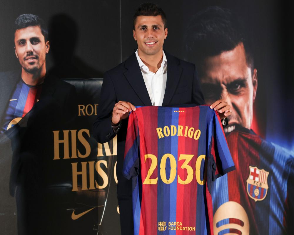 Rodri Completes Shock Barcelona Transfer: The New Busquets Era