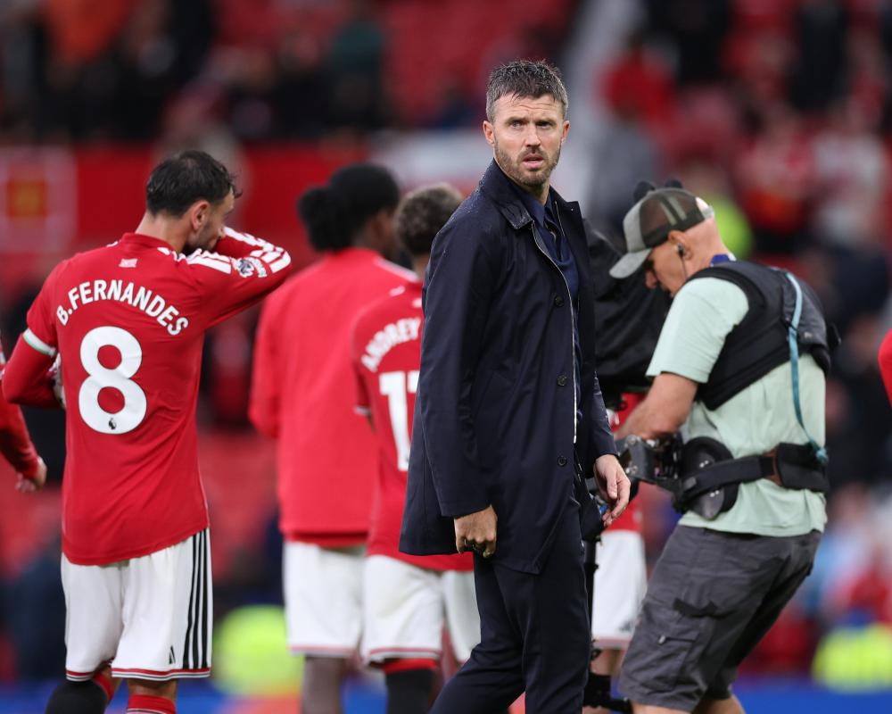 Manchester Derby Fever: United Fans Protest Amid City Clash