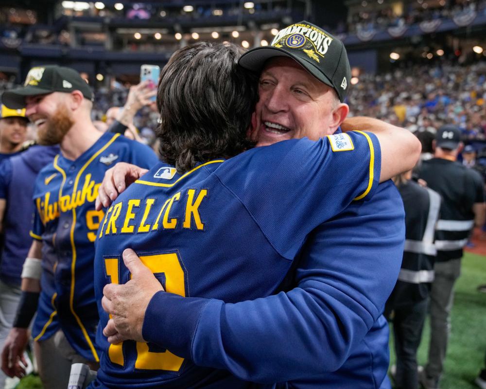 Pat Murphy Takes Shot at 'Horseshit' Yankees After Brewers' World