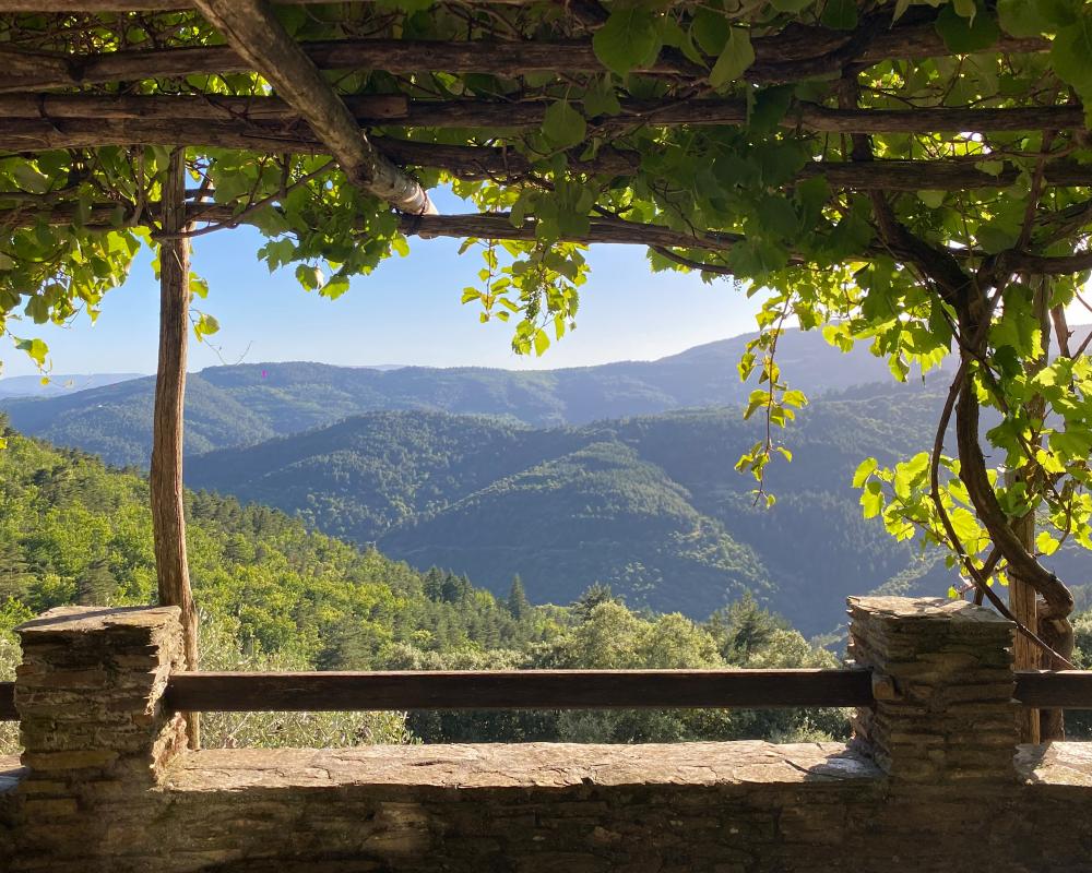 Spontaneous Travel in France: Why a Map Beats Algorithms