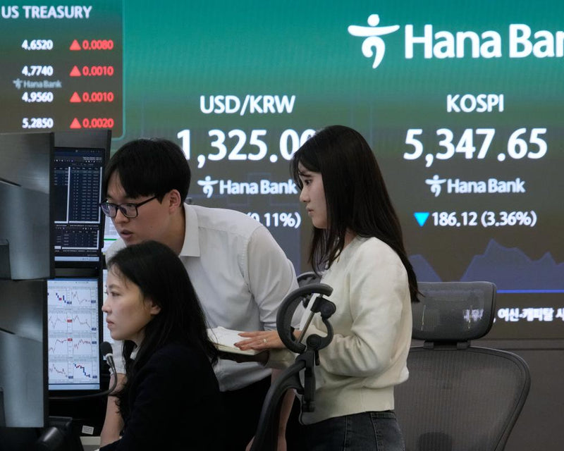 AI Fears Hit Global Stocks as UK Retail Sales Drop in September