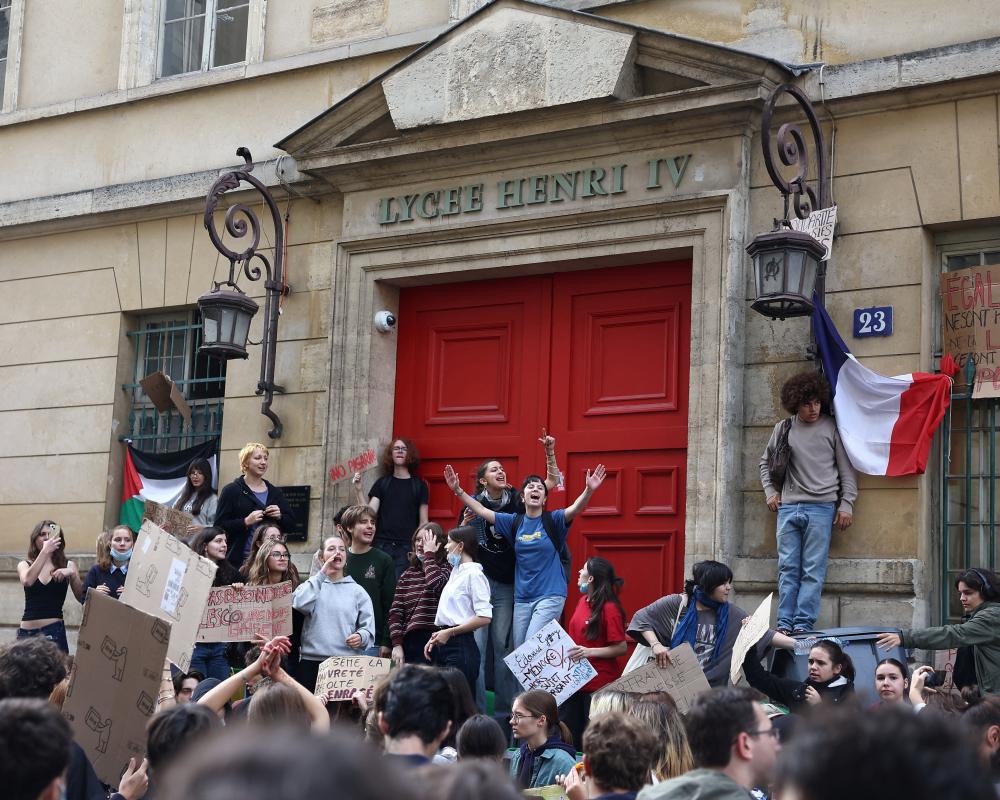 French Schools in Crisis: Inequality and Disrepair Exposed