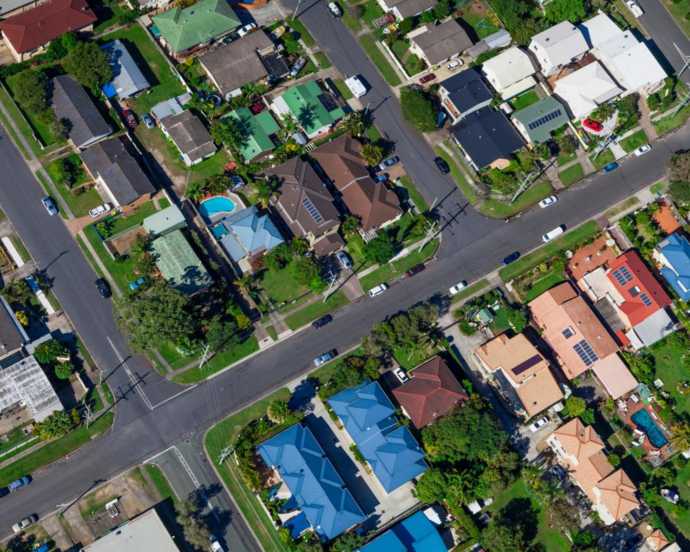 Australia House Prices Dip Below $1M as AI Boosts Productivity