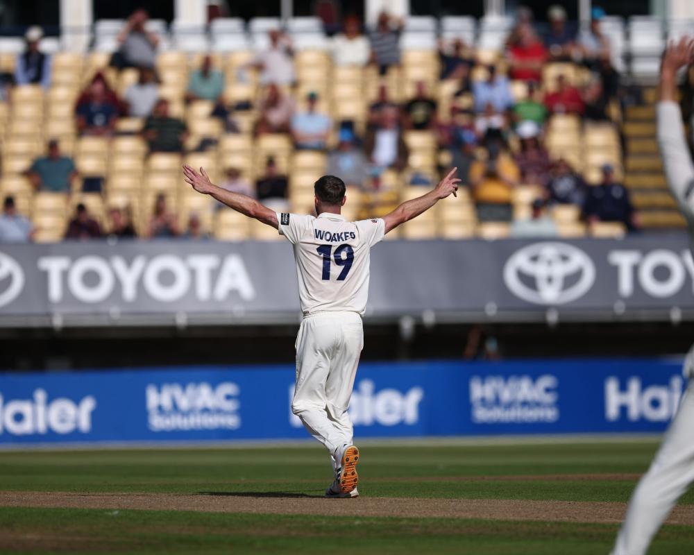 County Championship Title Race: Warwickshire Close in on Glory