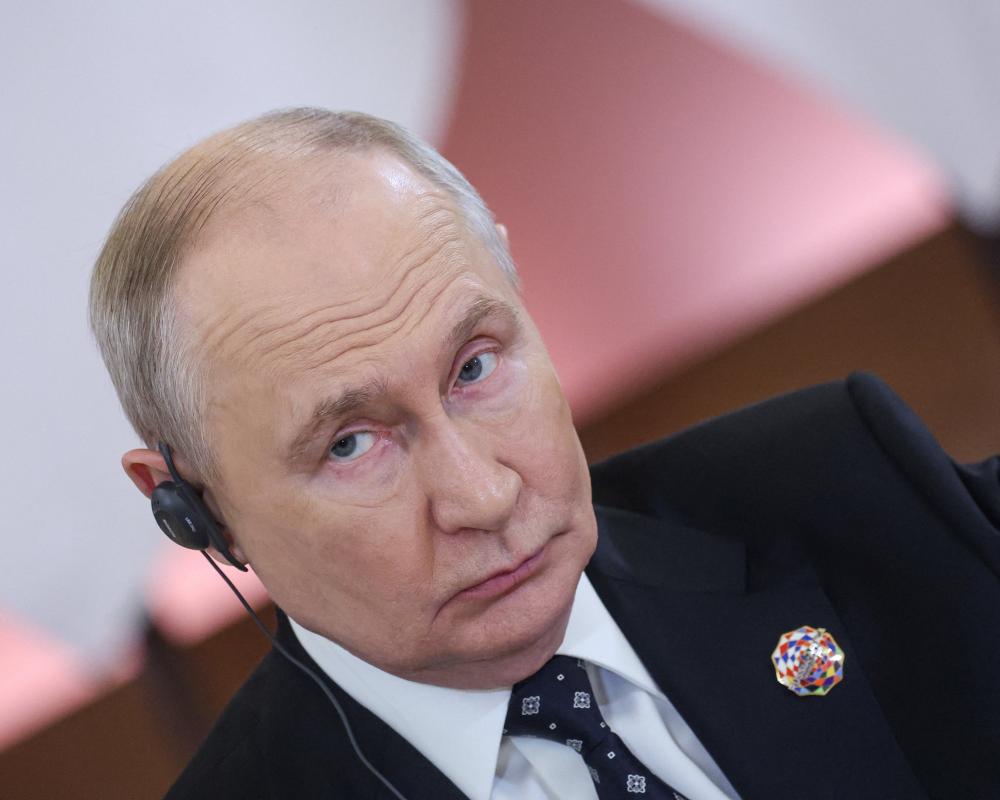 Putin Praises Elon Musk as Russia Builds Rassvet Satellite Network