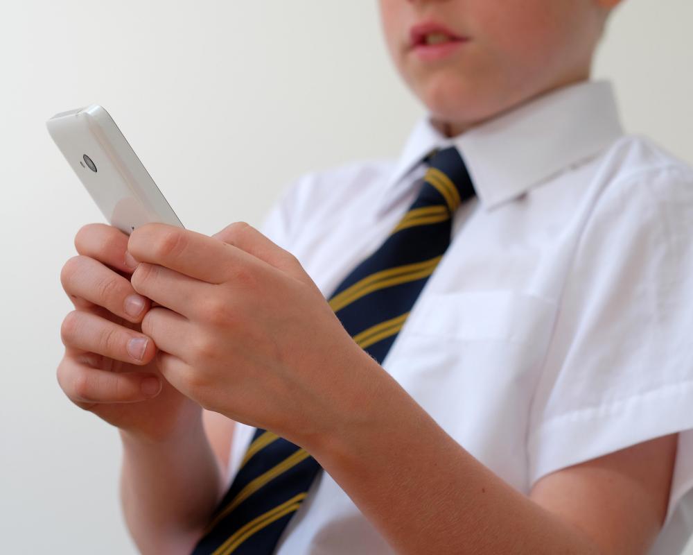 Social Media at Younger Age Linked to Lower Test Scores
