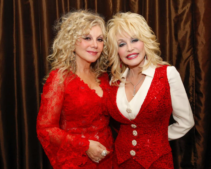 Dolly Parton's Sister Reveals Singer's Selfless Cancer Drug Offer
