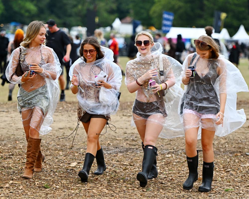 England Rainy Bank Holiday Weekend: Flood Alerts and Travel Disruption