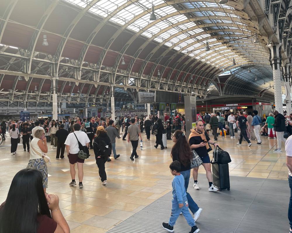 London Paddington Fire Disrupts Heathrow Rail Travel