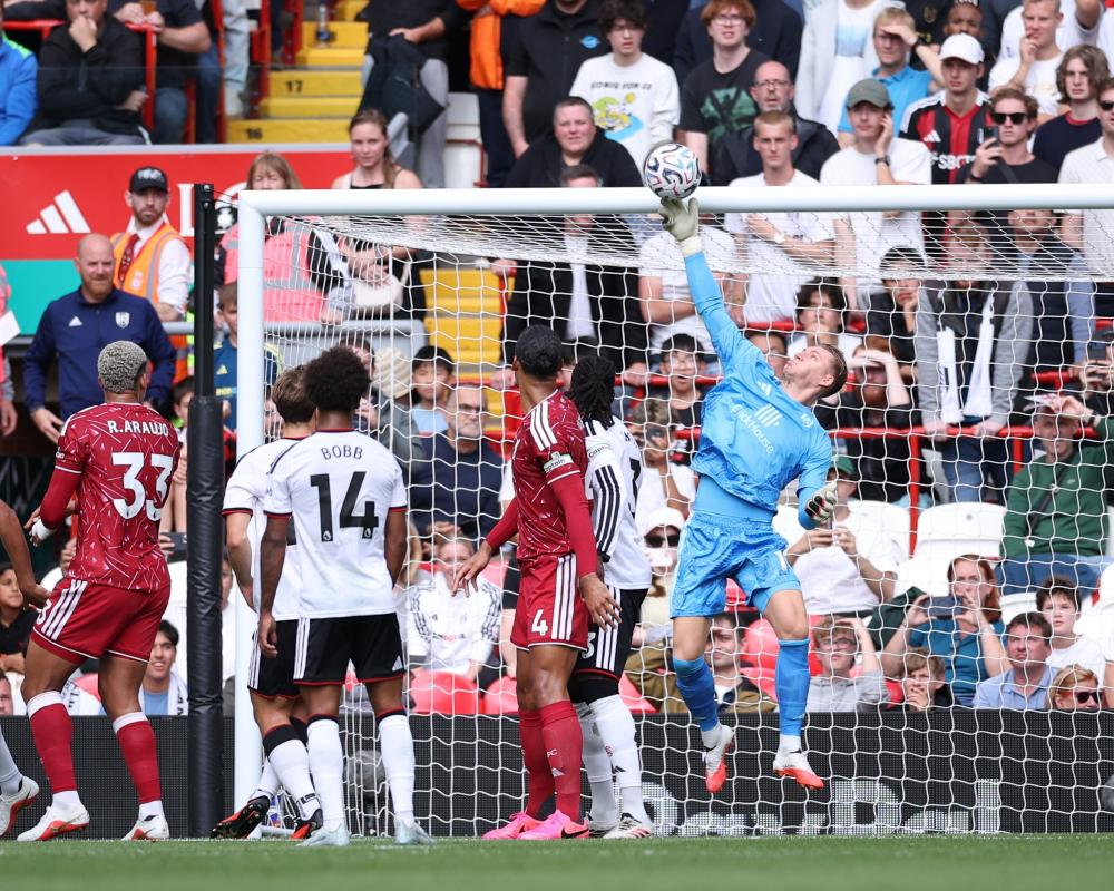 Liverpool Fail to Take Chances as Fulham Claim First Point
