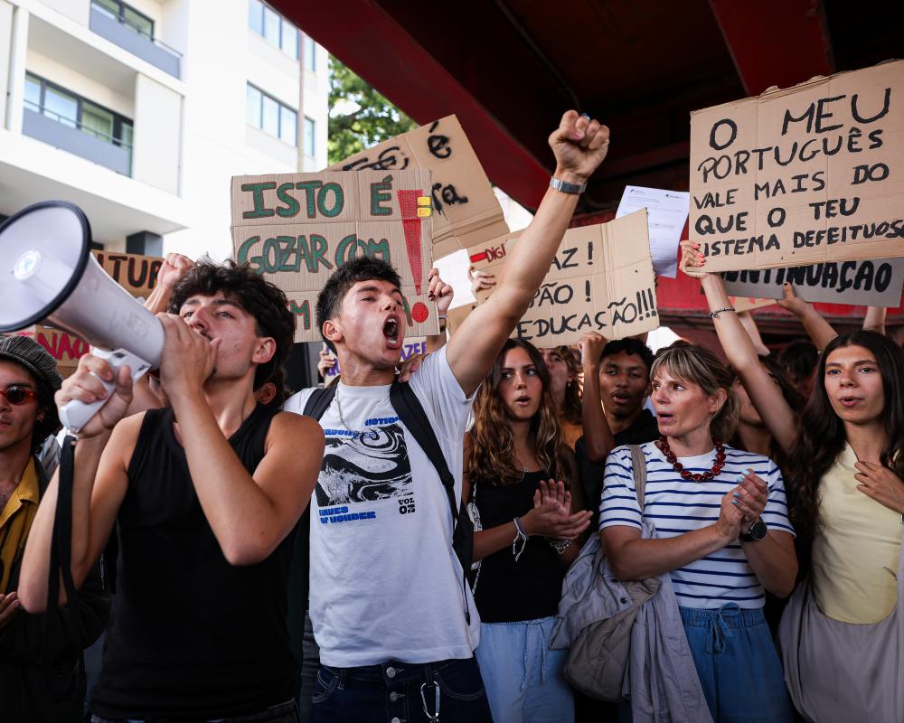 Portugal Education Minister Faces Calls to Resign Over Exam Chaos