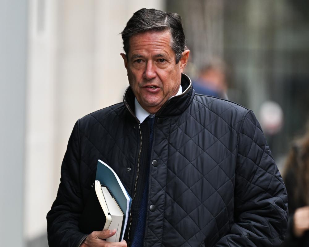 US Senator Warren Accuses Barclays of Epstein Investigation