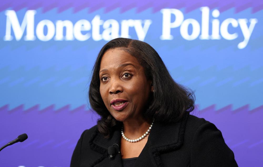 Trump Renews Bid to Fire Fed Governor Lisa Cook Despite Court