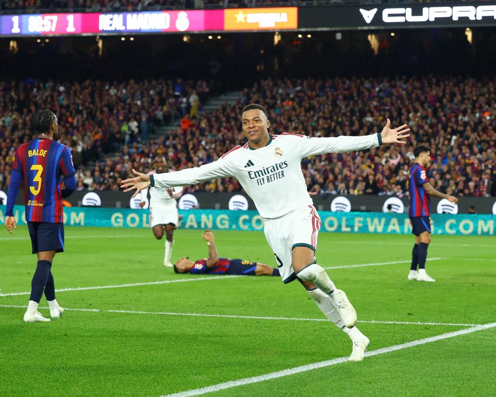 Mbappé Double Secures Real Madrid Late Victory at Barcelona