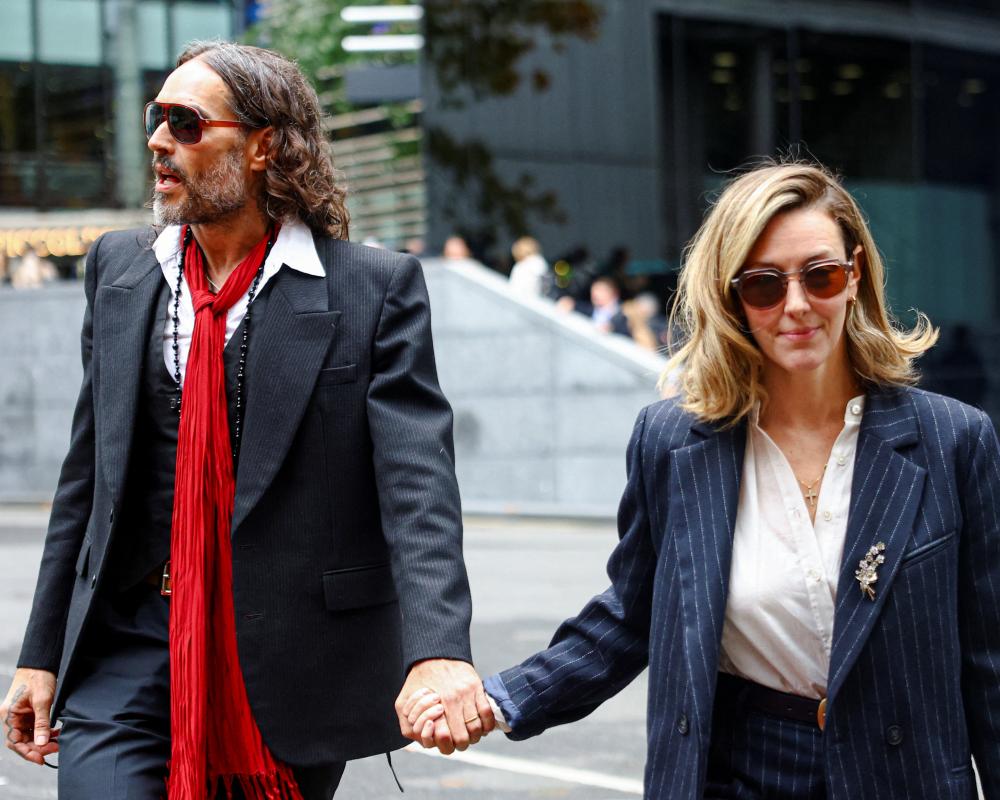 Russell Brand's Wife Testifies He Is an Amazingly Attentive Husband