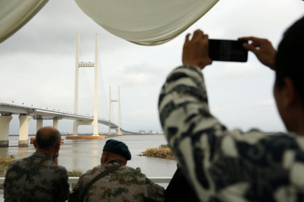 North Korea Opens Bridges to Russia and China: Trade Route Impact