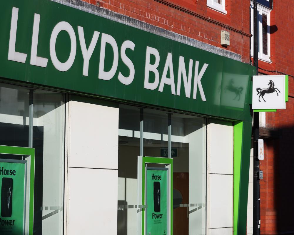 Lloyds CFO Criticizes Healey's Bank Tax Link to Energy Bills