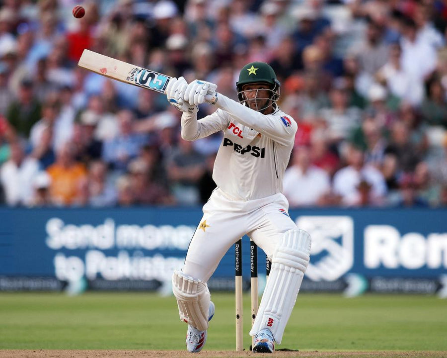 Trescothick Defends England Bowlers After Razaullah Onslaught