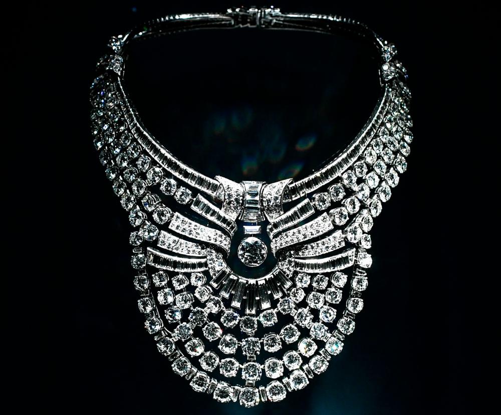 Egyptian Queen's Diamond Necklace Stolen in Vienna Museum Heist