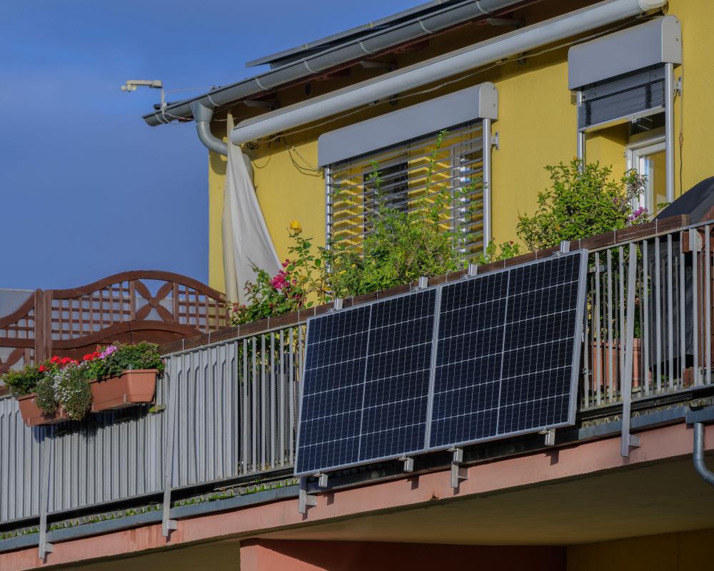 UK Households Can Install Plug-In Balcony Solar Panels From