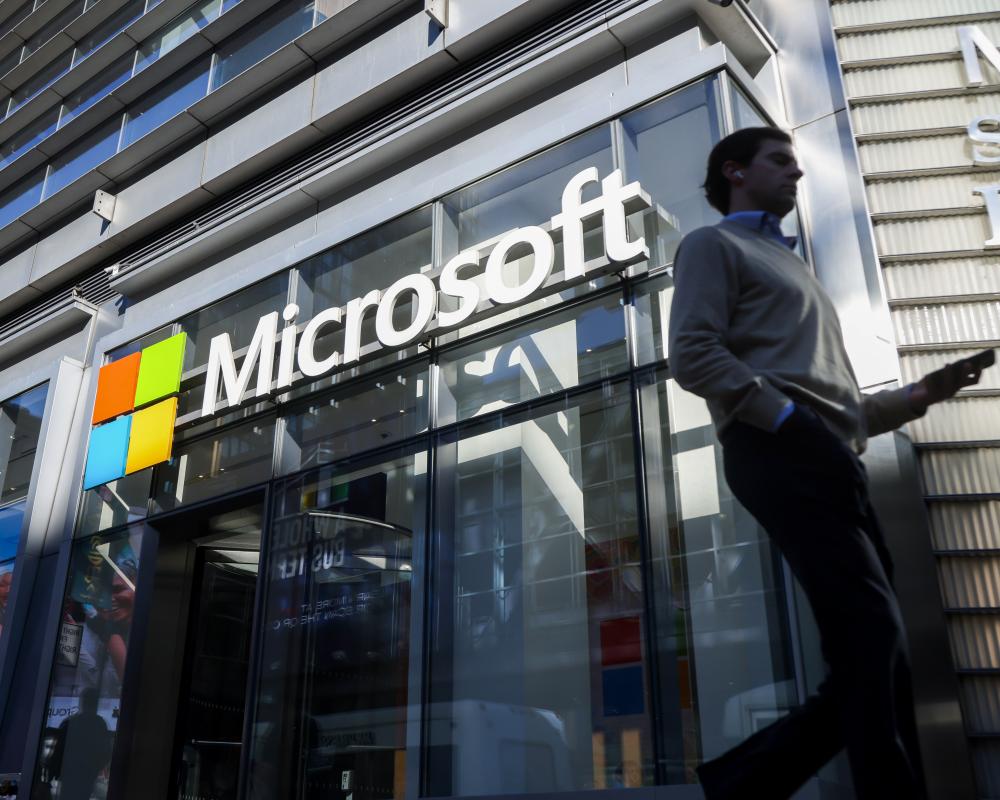 Microsoft H-1B Green Card Suspension: Impact on Tech Workers