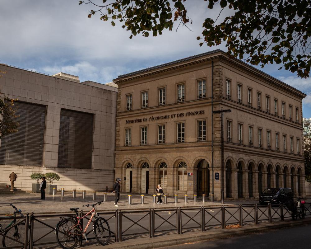 French Bond Sell-Off Echoes Euro Crisis as Paris Proposes Cuts and Tax