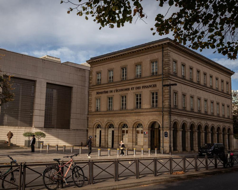 French Bond Sell-Off Echoes Euro Crisis as Paris Proposes Cuts and Tax