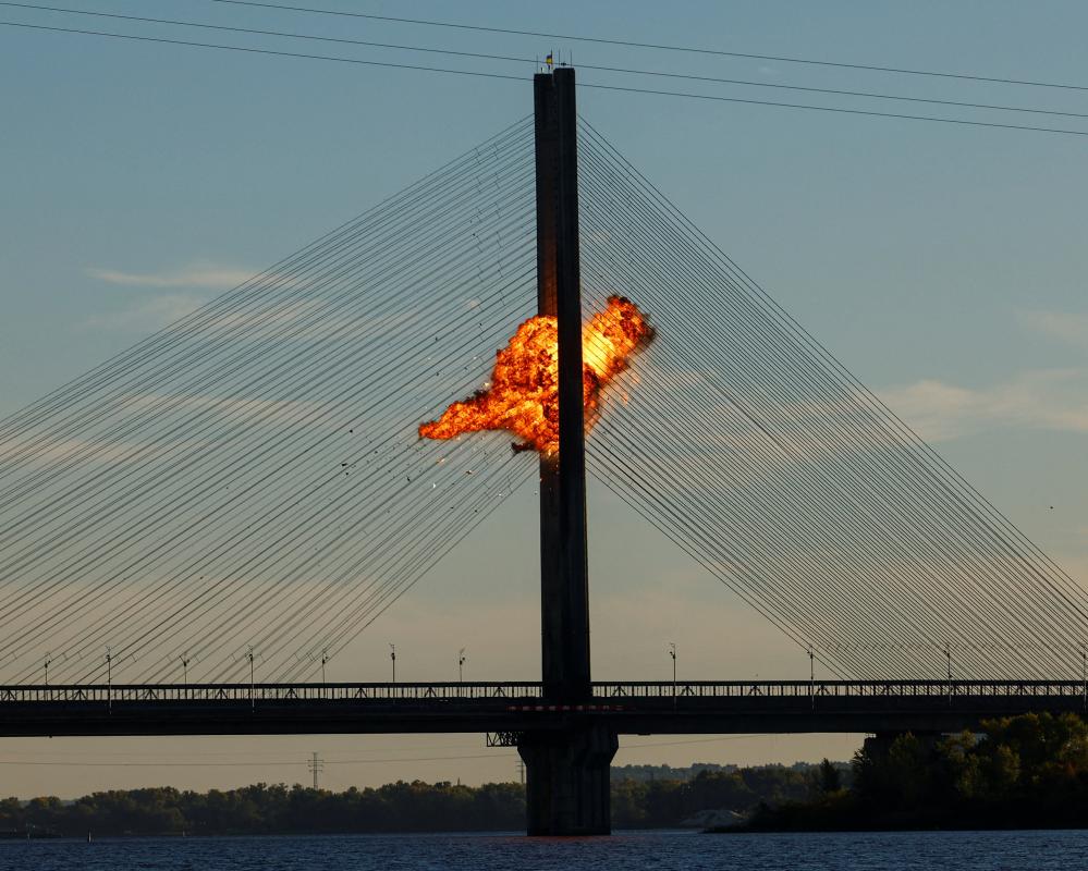 Kyiv Bridge Attacks: Traffic Chaos and Economic Impact