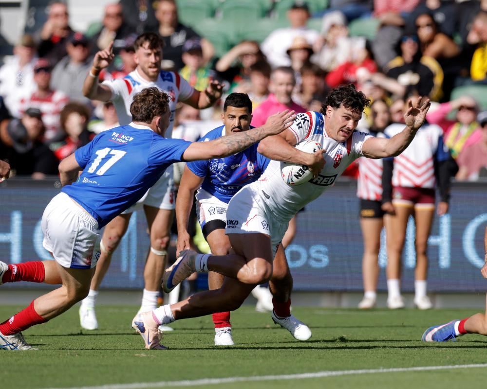 England Crush France by 82 Points to Keep World Cup Hopes Alive