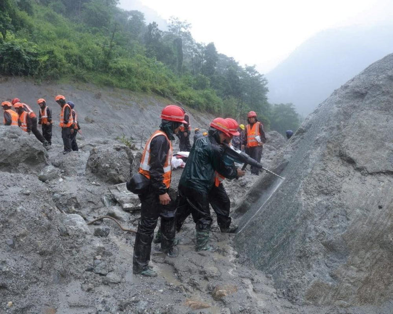 Nepal Floods Trap 900 in Hydropower Tunnels: Rescue Race