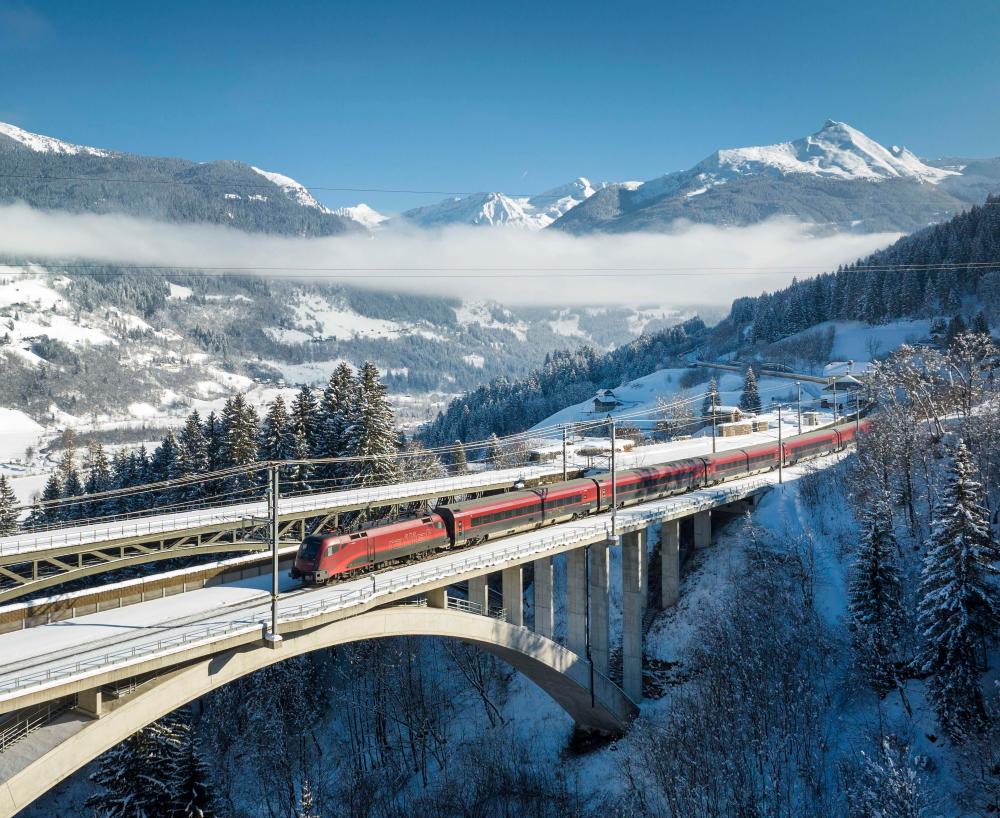 Ski Resorts by Train: 12 European Slopes Reachable Faster Than Flying