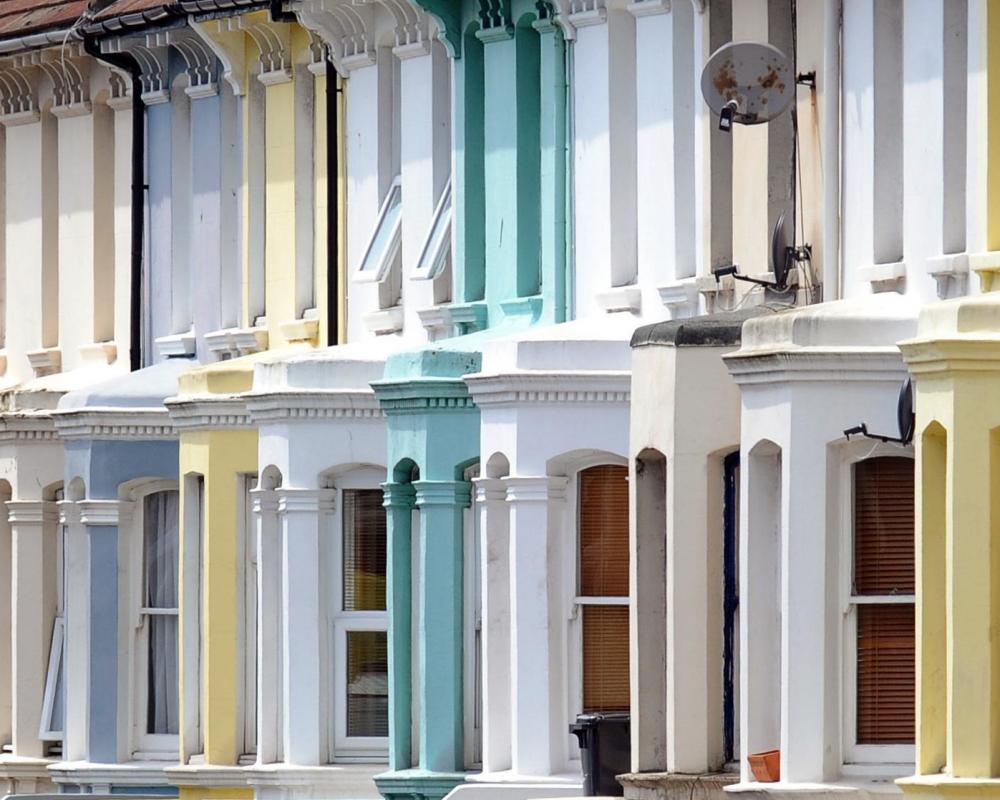UK House Prices Rise Just 0.1% in July as Buyers Cautious