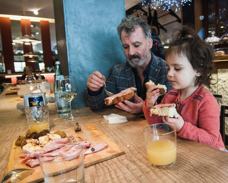 Sardinian Restaurants Ban Phones at Tables to Spark Family Talk