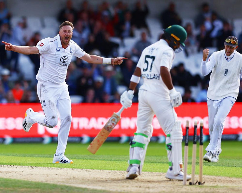 Root and Robinson Inspire England on Opening Day at Headingley