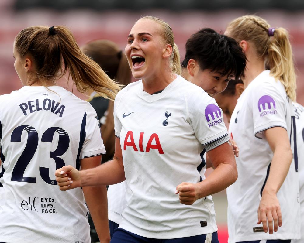 Cathinka Tandberg: Spurs Fans Hate Arsenal, That's How